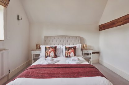 A double bedroom at Acorn Barn, Cotswolds