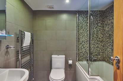 The bathroom at Acorn Barn, Cotswolds