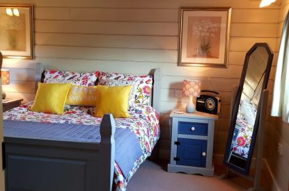 A bedroom at Wood Cottage, Worcestershire