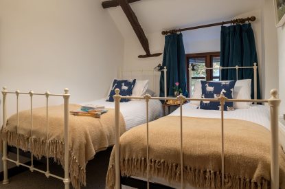 A twin bedroom at Partridge House, Devon