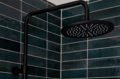 A shower at Lakefront Lodge, Cotswolds