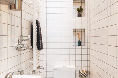 A bathroom at 5 The Quay, Devon