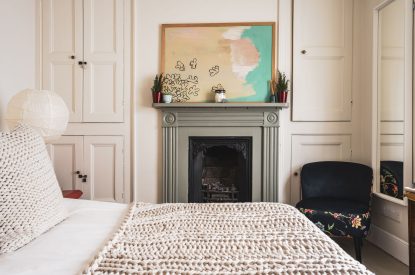 A double bedroom at 5 The Quay, Devon