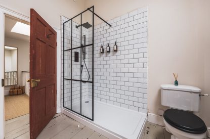 A bathroom at 5 The Quay, Devon