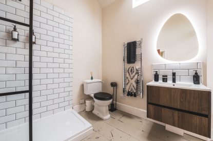 A bathroom at 5 The Quay, Devon