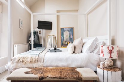 A double bedroom at 5 The Quay, Devon