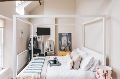 A double bedroom at 5 The Quay, Devon