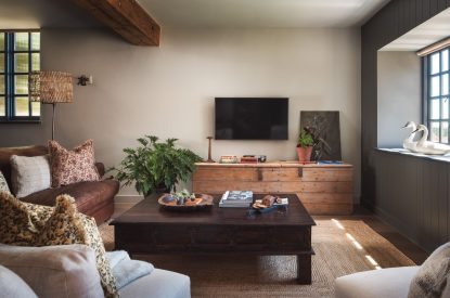 The living room at Redbrick Studio, Devon