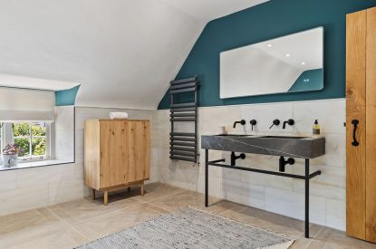 A bathroom at Teacher's Cottage, Gower