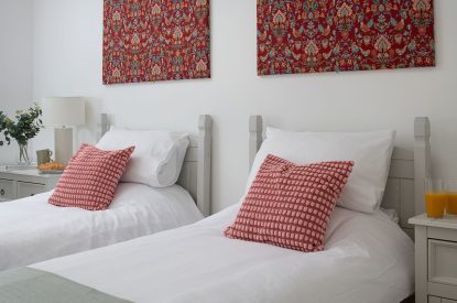 A bedroom with twin beds at Farmyard Cottage, Wiltshire