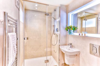 A bathroom at Tigley Cottage, Devon