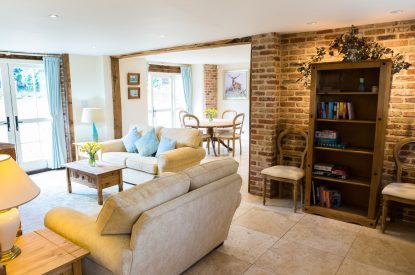 The living room with a reading nook at Brightwaters Stables, Hampshire