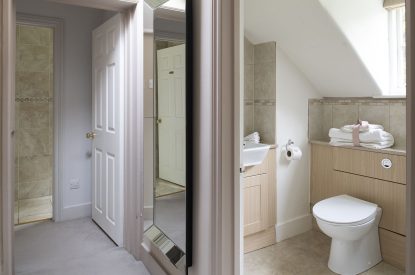 A bathroom at Hedge Farmhouse, Buckinghamshire