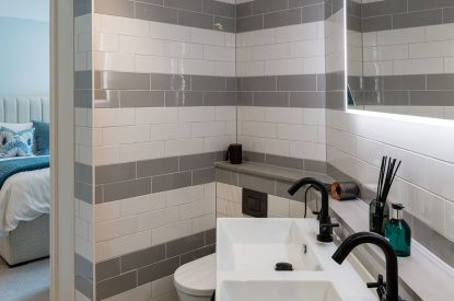 The bathroom at Ocean Eyes, Devon