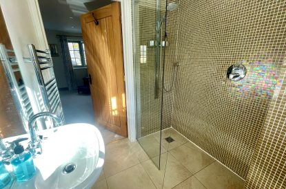 A shower room at Greenhow Cottage, Kingham, Cotswolds