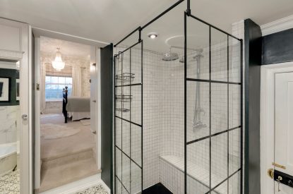 A bathroom at Wye Valley Manor, Ross on Wye