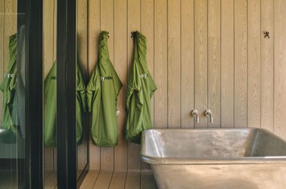 The jacuzzi bath at Hygge Hideaway, Somerset