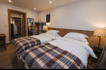 Twin bedroom at Potter's Cottage, Roundstone, Galway