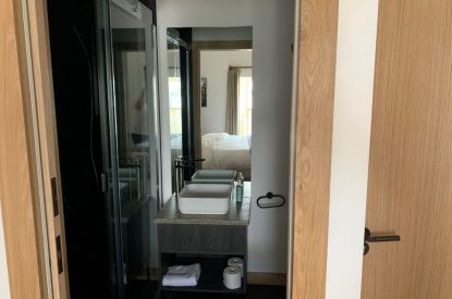 Ensuite bathroom at Weaver's Cottage, Roundstone, Galway