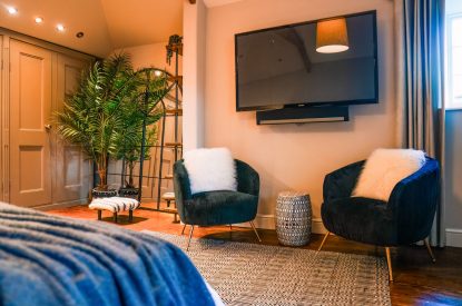 A king size bedroom at Meadfoot Manor, Torquay, Devon