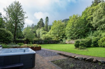 The private hot tub at Lomond House, Loch Lomond