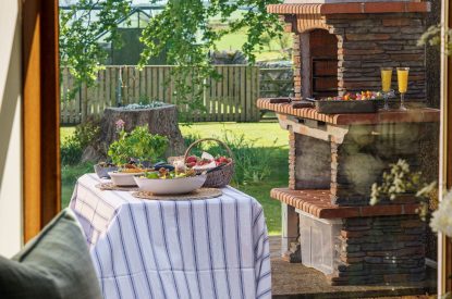 Outdoor dining at Macduff House, St Andrews