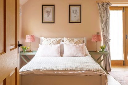 A double bedroom at Lemon Tree Cottage, Cotswolds