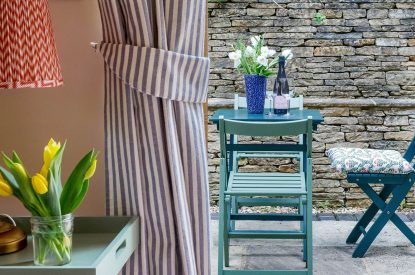 Outdoor dining at Lemon Tree Cottage, Cotswolds