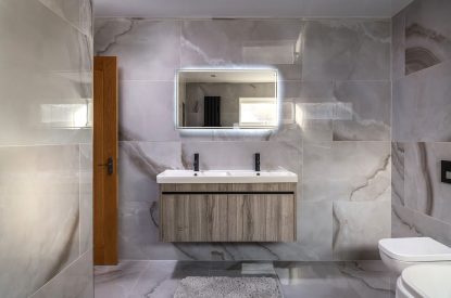 A bathroom at The Annex at Runninghill, Peak District