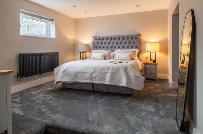 A super king size bedroom at The Annex at Runninghill, Peak District