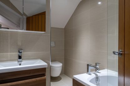 A bathroom at The Annex at Runninghill, Peak District