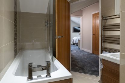 A bathroom at The Annex at Runninghill, Peak District