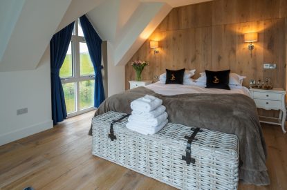 A king sized bedroom at Bonnie Wren Cottage, Perthshire