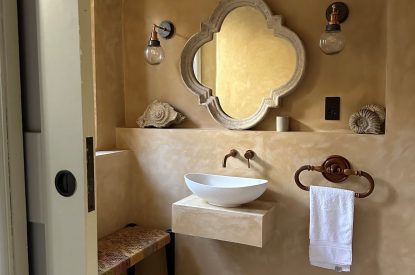 A bathroom at Plas Glan Menai, Anglesey