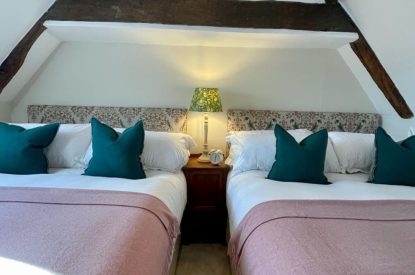 Twin double bedroom at Acacia Cottage, Hampshire