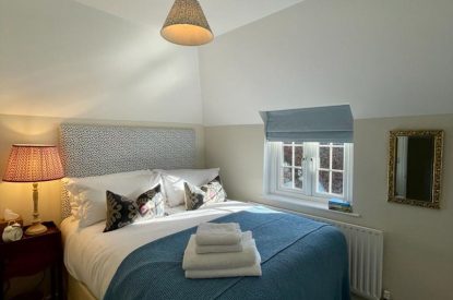 A double bedroom at Ridgebrook Cottage, Hampshire
