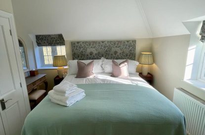A double bedroom at Ridgebrook Cottage, Hampshire