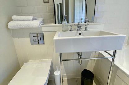 A bathroom at Ridgebrook Cottage, Hampshire