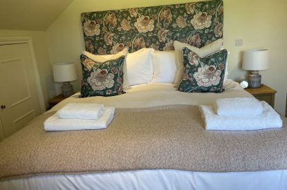 A double bedroom at Evergreen Cottage, Hampshire