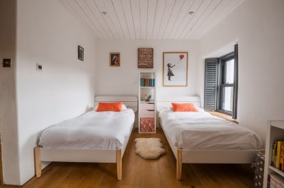 A twin bedroom at Wisteria Farmhouse, Cornwall