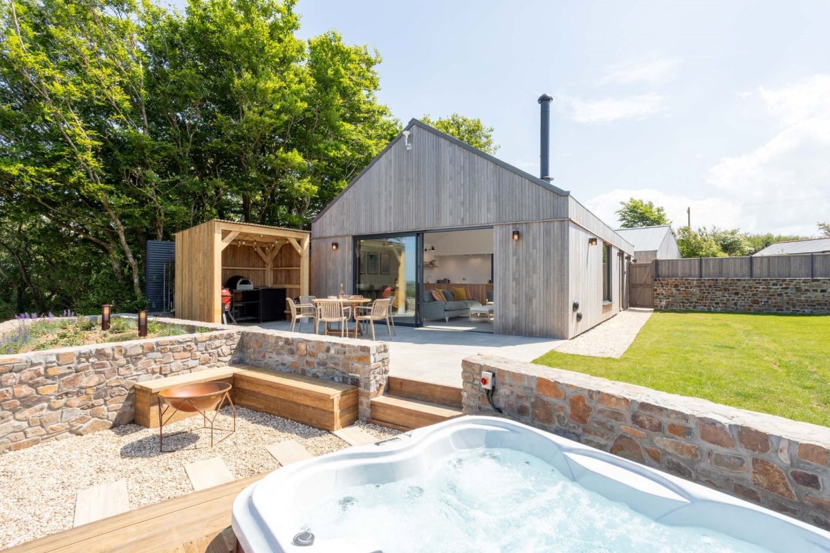 The hot tub at Woodlark, Devon