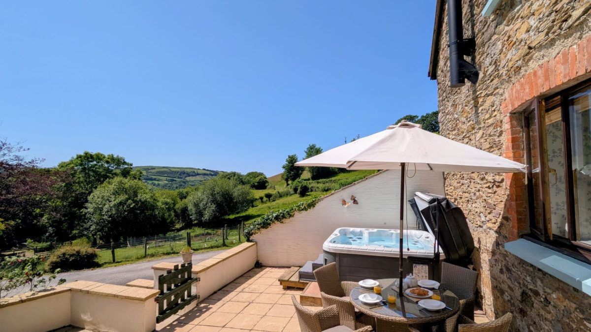 The hot tub at Turnstone Cottage, Devon