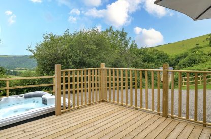 The decking and hot tub at Bracken Barn, Devon