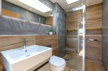 A shower room at Shepherd's Lodge, Somerset