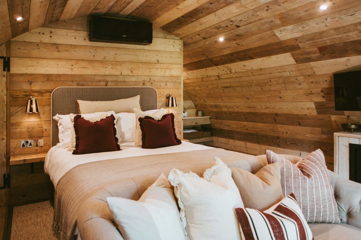 The king size bedroom at Laurel Pyggy, Hampshire