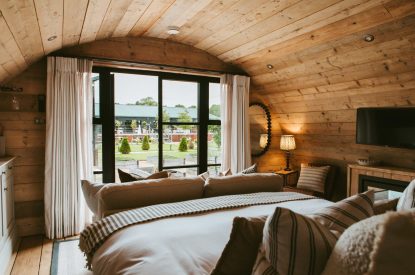 The king size bedroom at Fennel Pyggy, Hampshire