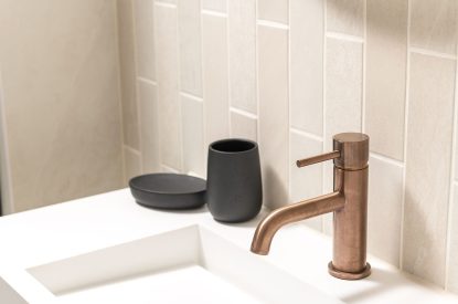 A shower room at Kingfisher Forge, Shropshire