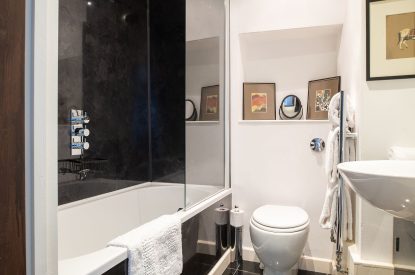 A bathroom at The Old Post Office, Cotswolds