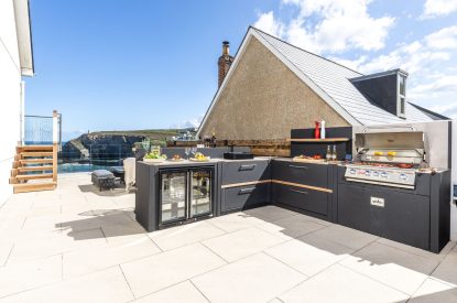 The outdoor kitchen at Tides Edge, Cornwall