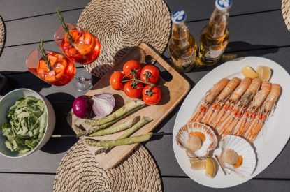 Outdoor dining at Aurora Skies, Cornwall